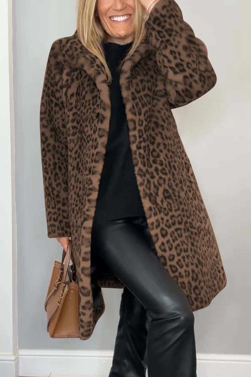 Cappotto donna Agnella lungo con stampa leopardata e colletto a contrasto, look elegante e grintoso