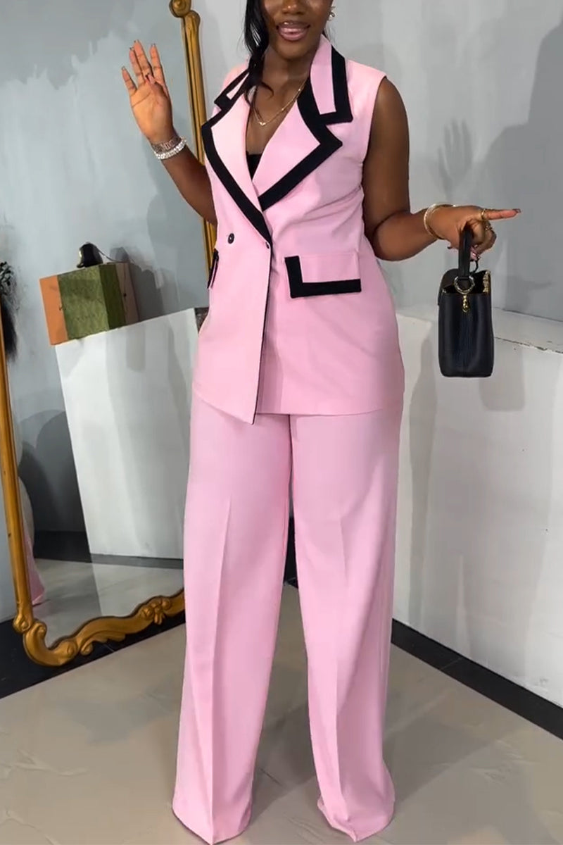 Donna che indossa Martina, completo due pezzi elegante con pantaloni e gilet