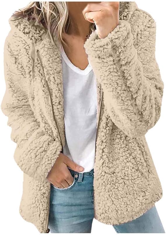 Giacca Ginevra in pile indossata da donna