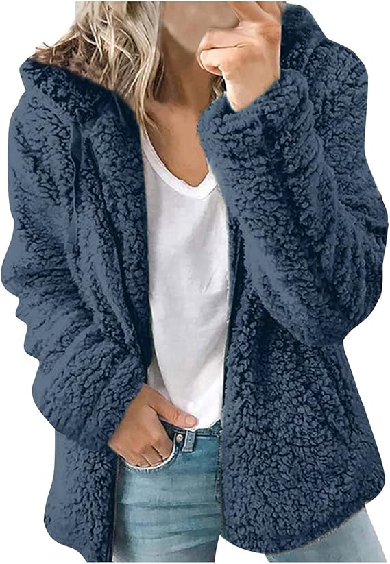 Giacca Ginevra in pile indossata da donna