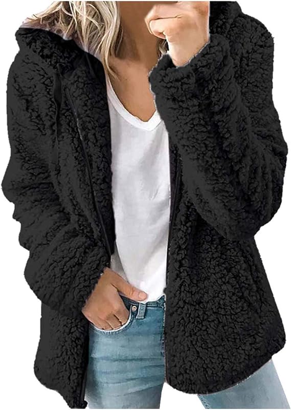 Giacca Ginevra in pile indossata da donna