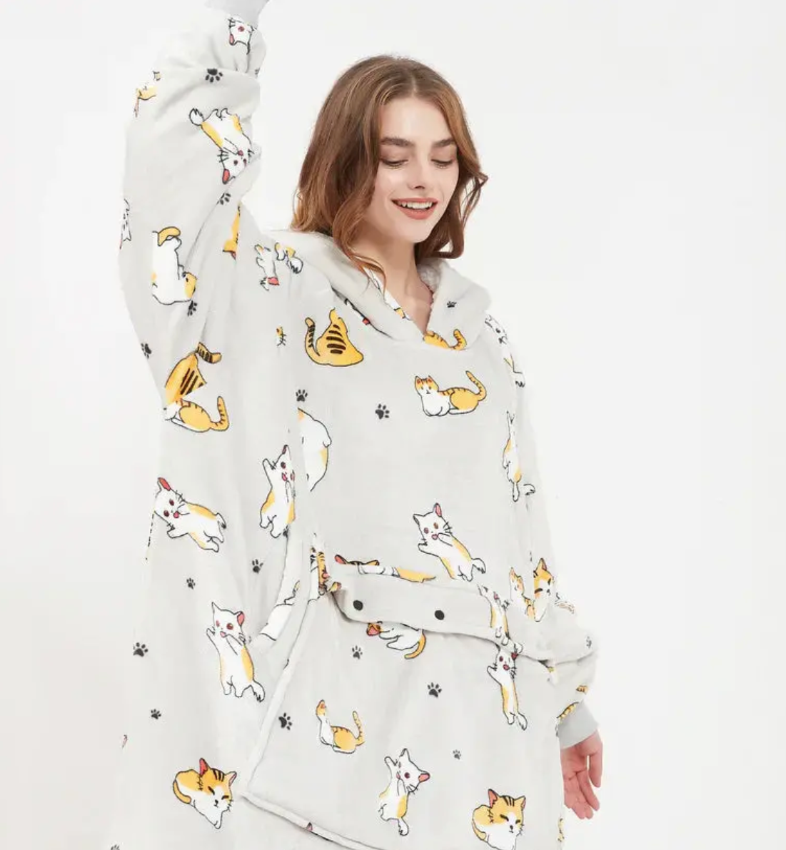 Felpa donna Eliana con taglio ampio e cappuccio regolabile, perfetta per giornate fredde e look casual e confortevoli