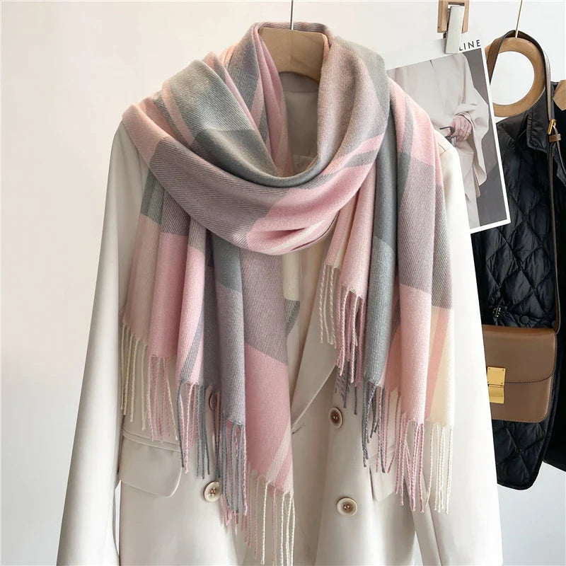 Sciarpa donna Livia a quadri, elegante e versatile