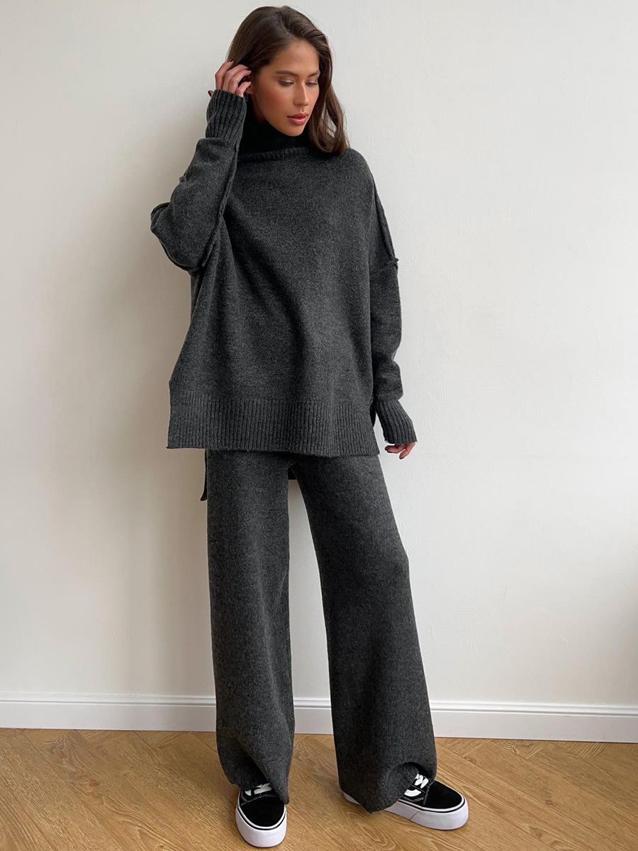 Completo donna Bettina chic fluido con pantaloni ampi e top a collo alto, look raffinato e moderno