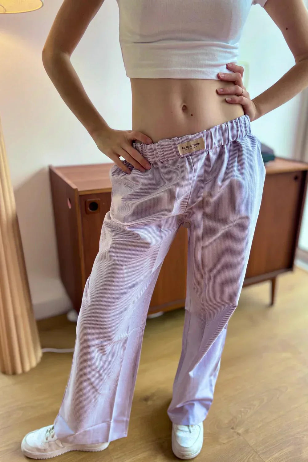 Pantaloni da donna Valeria con taglio fluido e vita sagomata