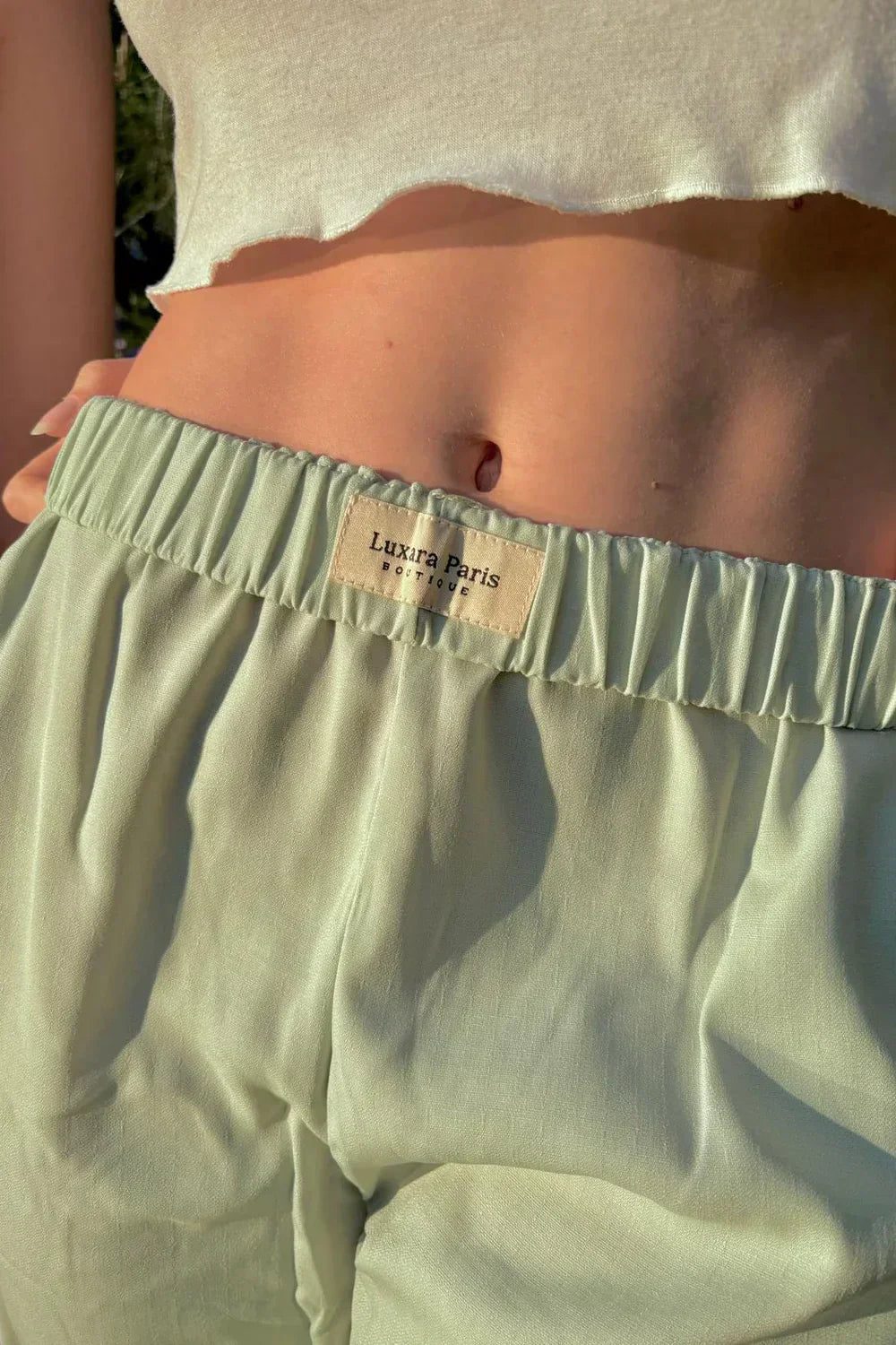 Pantaloni da donna Valeria con taglio fluido e vita sagomata