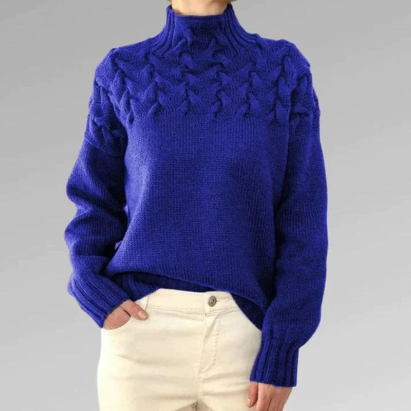 Maglione donna Noelia a collo alto con motivo lavorato e incrocio elegante, perfetto per look invernali moderni e raffinati