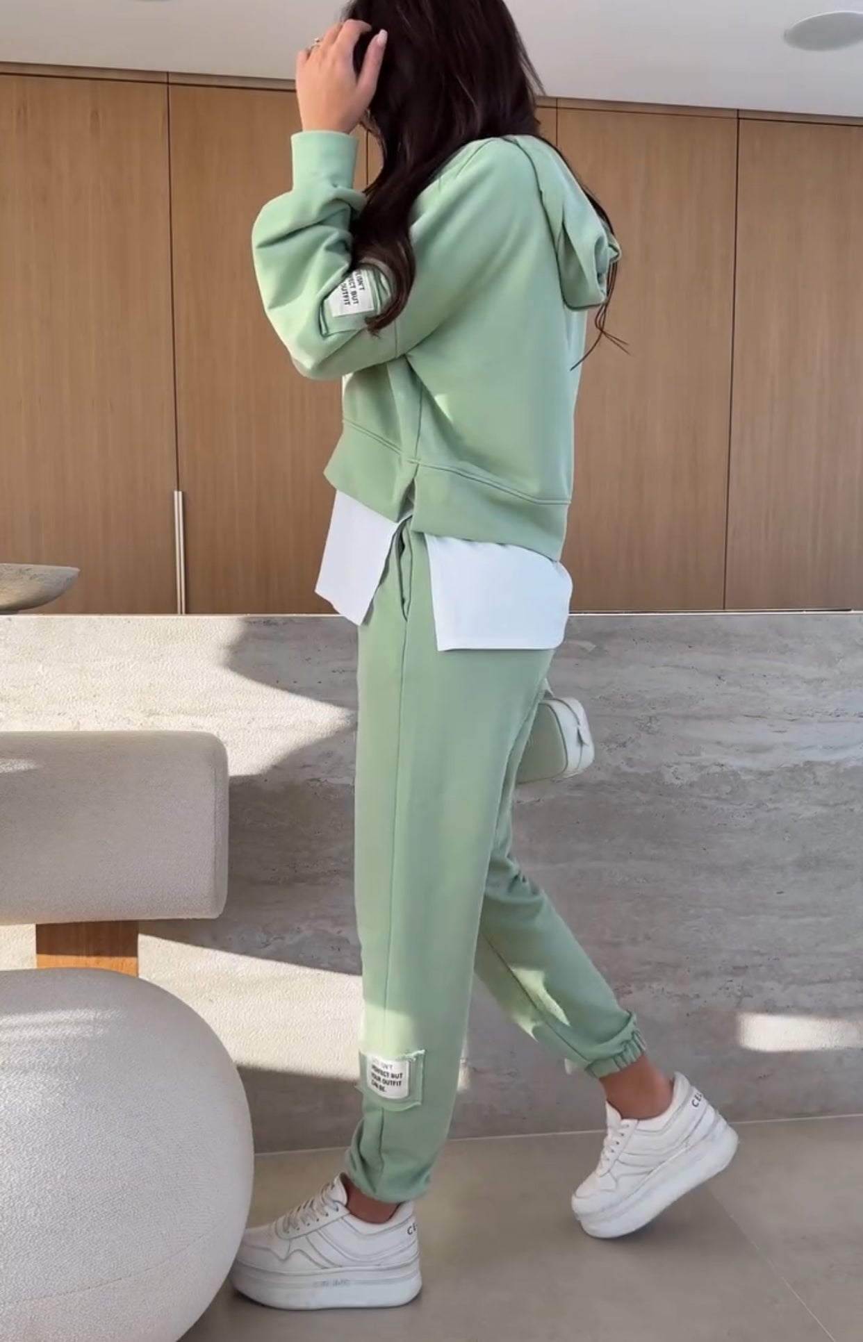 Completo donna Beatrice felpa con cappuccio e pantaloni elasticizzati