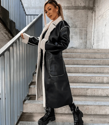 Cappotto donna Isidora lungo con taglio moderno e dettagli raffinati, ideale per look eleganti autunno-inverno