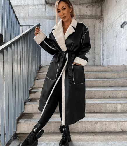 Cappotto donna Isidora lungo con taglio moderno e dettagli raffinati, ideale per look eleganti autunno-inverno