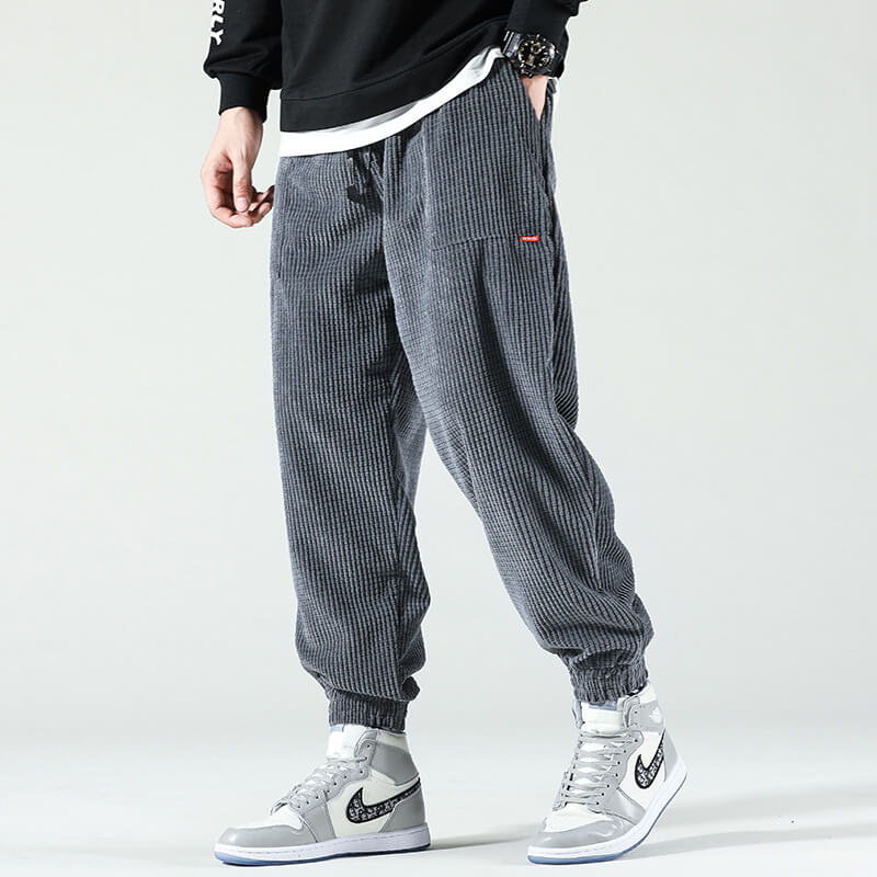 Pantaloni uomo Bizio stile jogging in velluto a coste, linea affusolata e comoda cintura elastica per look casual e contemporaneo