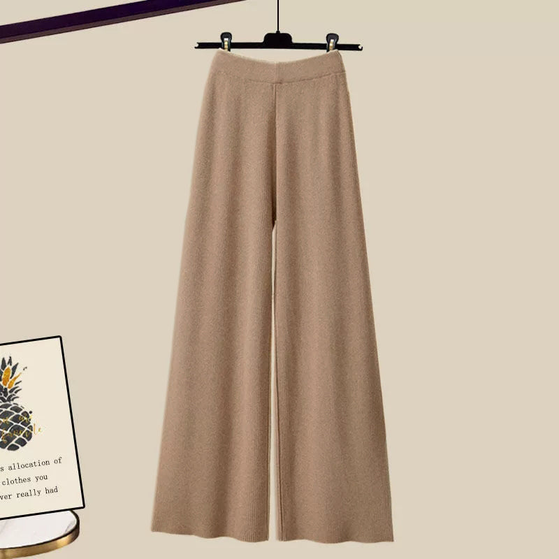 Completo donna Elettra con pantaloni svasati, camicia a maniche lunghe e top intrecciato, stile elegante e moderno per outfit raffinati