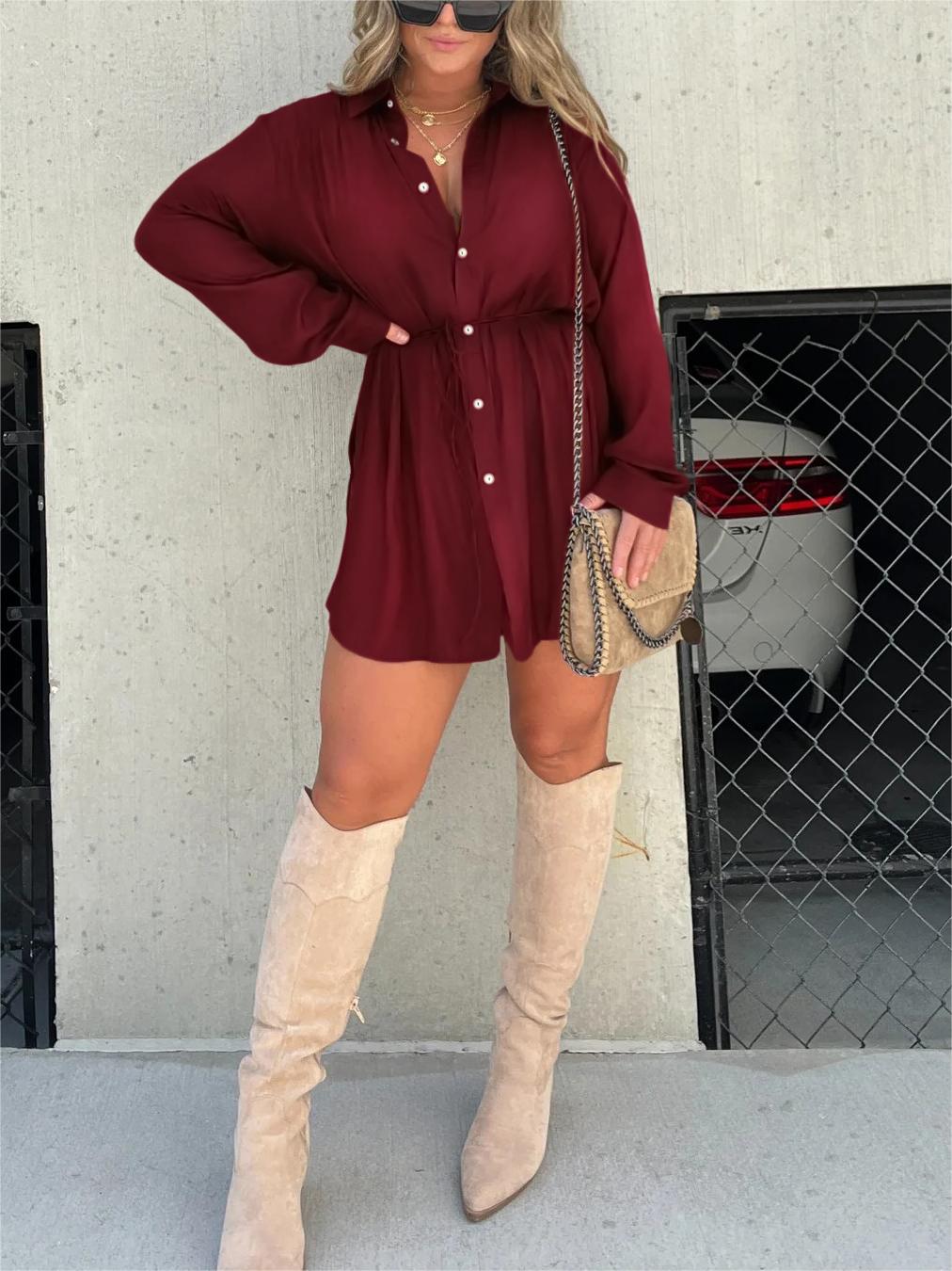 Completo donna Bianca con abito fluido e tuta in stile satinato, perfetto per look eleganti e raffinati