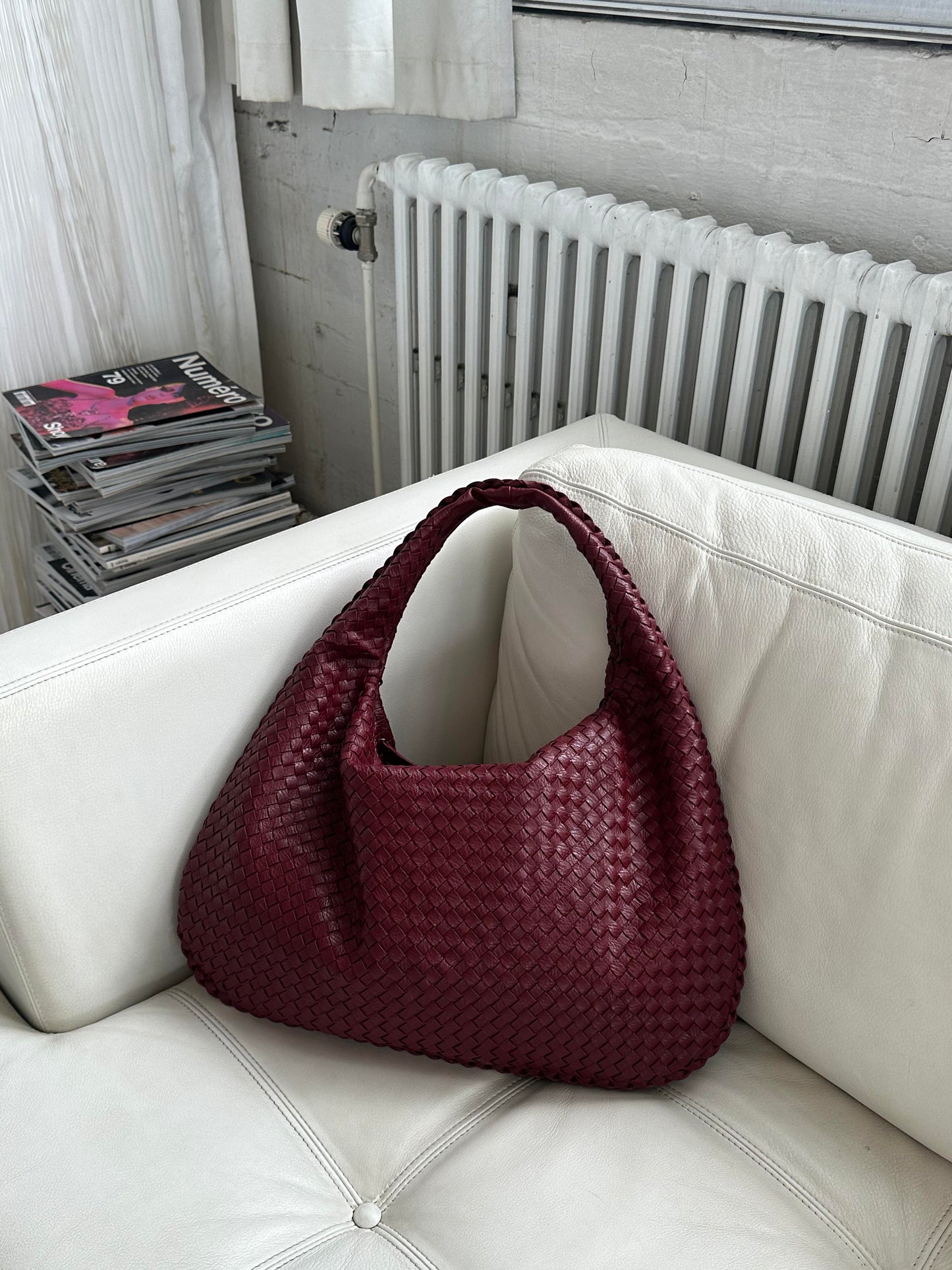 Borsa donna Betta con design elegante e struttura raffinata, ideale per outfit professionali e casual