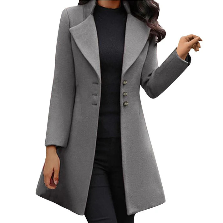 Donna che indossa cappotto lungo elegante Bella in tonalità neutre