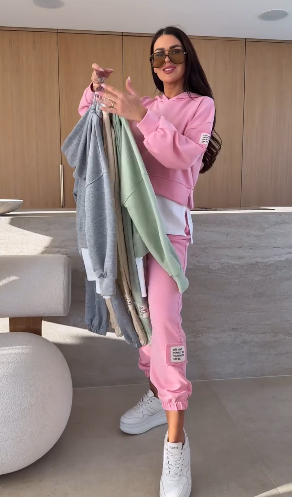 Completo donna Beatrice felpa con cappuccio e pantaloni elasticizzati