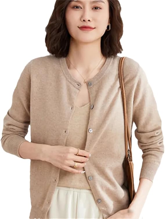 Maglione Alessandra con bottoni delicati