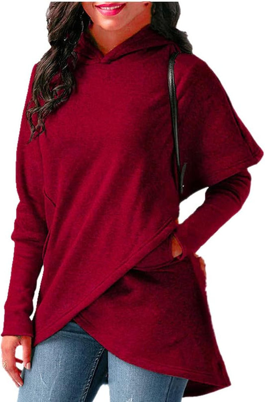 Amira è la felpa con cappuccio donna dal design contemporaneo, perfetta per look urbani e quotidiani. Comfort, stile discreto e versatilità in ogni occasione.