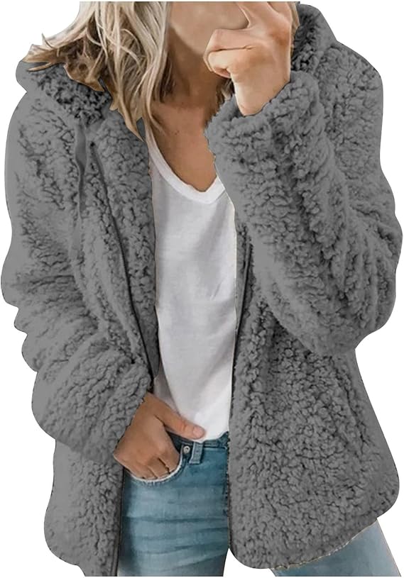 Giacca Ginevra in pile indossata da donna