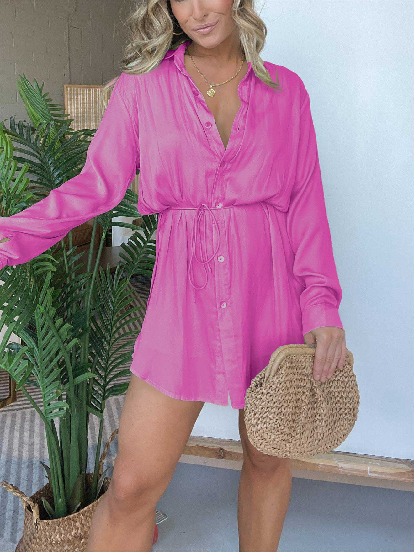 Completo donna Bianca con abito fluido e tuta in stile satinato, perfetto per look eleganti e raffinati