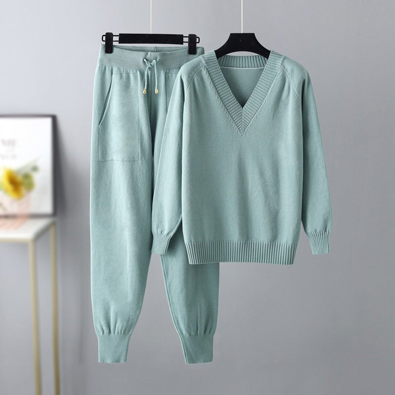 Completo donna Ludovica con top a scollo a V e pantaloni jogger, look confortevole e femminile