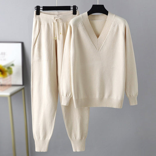 Completo donna Ludovica con top a scollo a V e pantaloni jogger, look confortevole e femminile