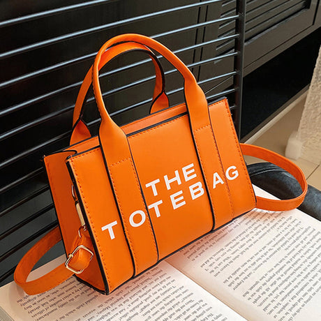 Borsa a spalla donna Giulianna elegante in materiale effetto pelle con tracolla regolabile