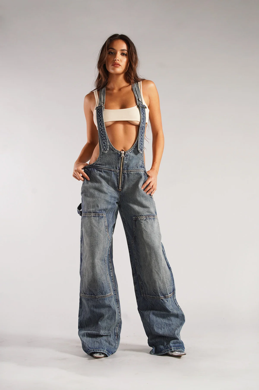Tuta Feliza in denim con scollo a V, look audace e moderno
