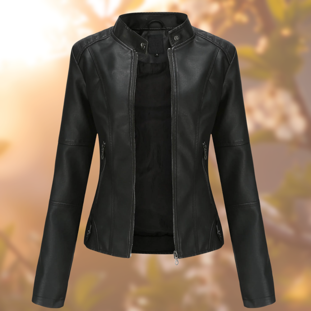 Giacca donna Carina stile biker con chiusura asimmetrica e dettagli metallici, look deciso e moderno