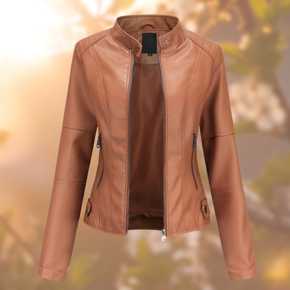 Giacca donna Carina stile biker con chiusura asimmetrica e dettagli metallici, look deciso e moderno
