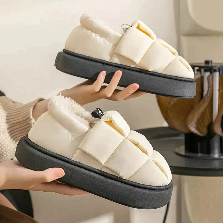 Pantofole donna Giada con interno soffice e design avvolgente, perfette per momenti di relax in casa