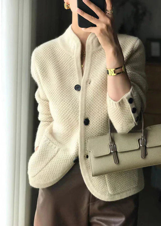 Gilet donna Casandra morbido ed elegante con bottoni decorativi sulle maniche