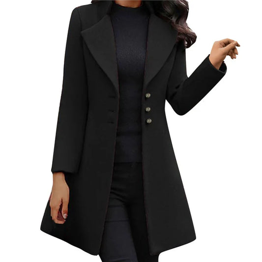 Donna che indossa cappotto lungo elegante Bella in tonalità neutre