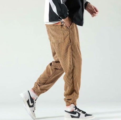 Pantaloni uomo Bizio stile jogging in velluto a coste, linea affusolata e comoda cintura elastica per look casual e contemporaneo