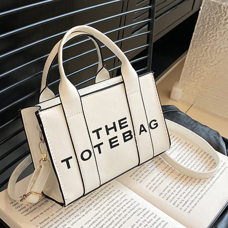 Borsa a spalla donna Giulianna elegante in materiale effetto pelle con tracolla regolabile