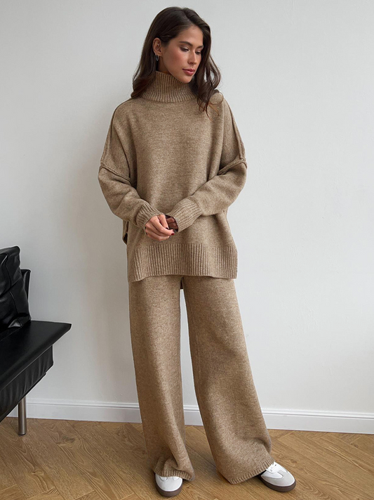 Completo donna Bettina chic fluido con pantaloni ampi e top a collo alto, look raffinato e moderno