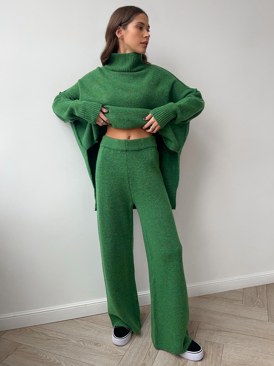 Completo donna Bettina chic fluido con pantaloni ampi e top a collo alto, look raffinato e moderno