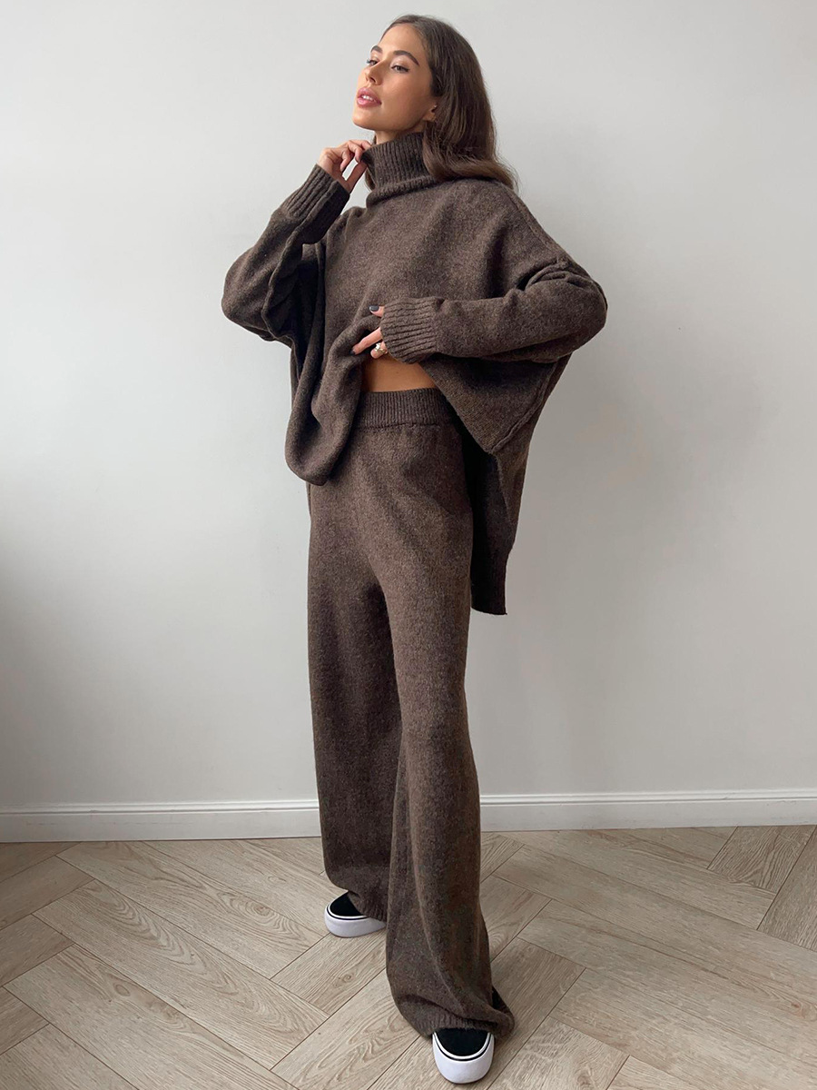 Completo donna Bettina chic fluido con pantaloni ampi e top a collo alto, look raffinato e moderno