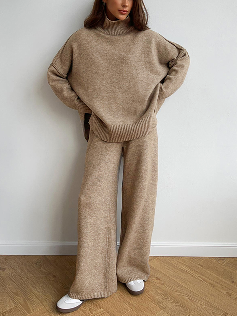 Completo donna Bettina chic fluido con pantaloni ampi e top a collo alto, look raffinato e moderno