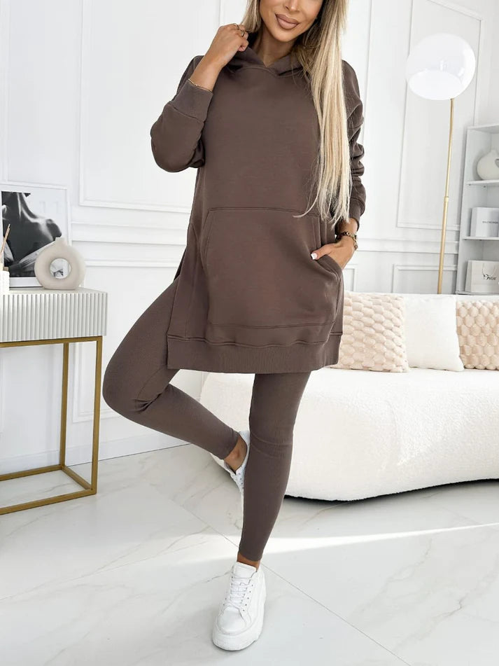 Completo donna Helina con leggings e felpa dal collo alto, silhouette elegante e versatile per outfit autunnali e invernali