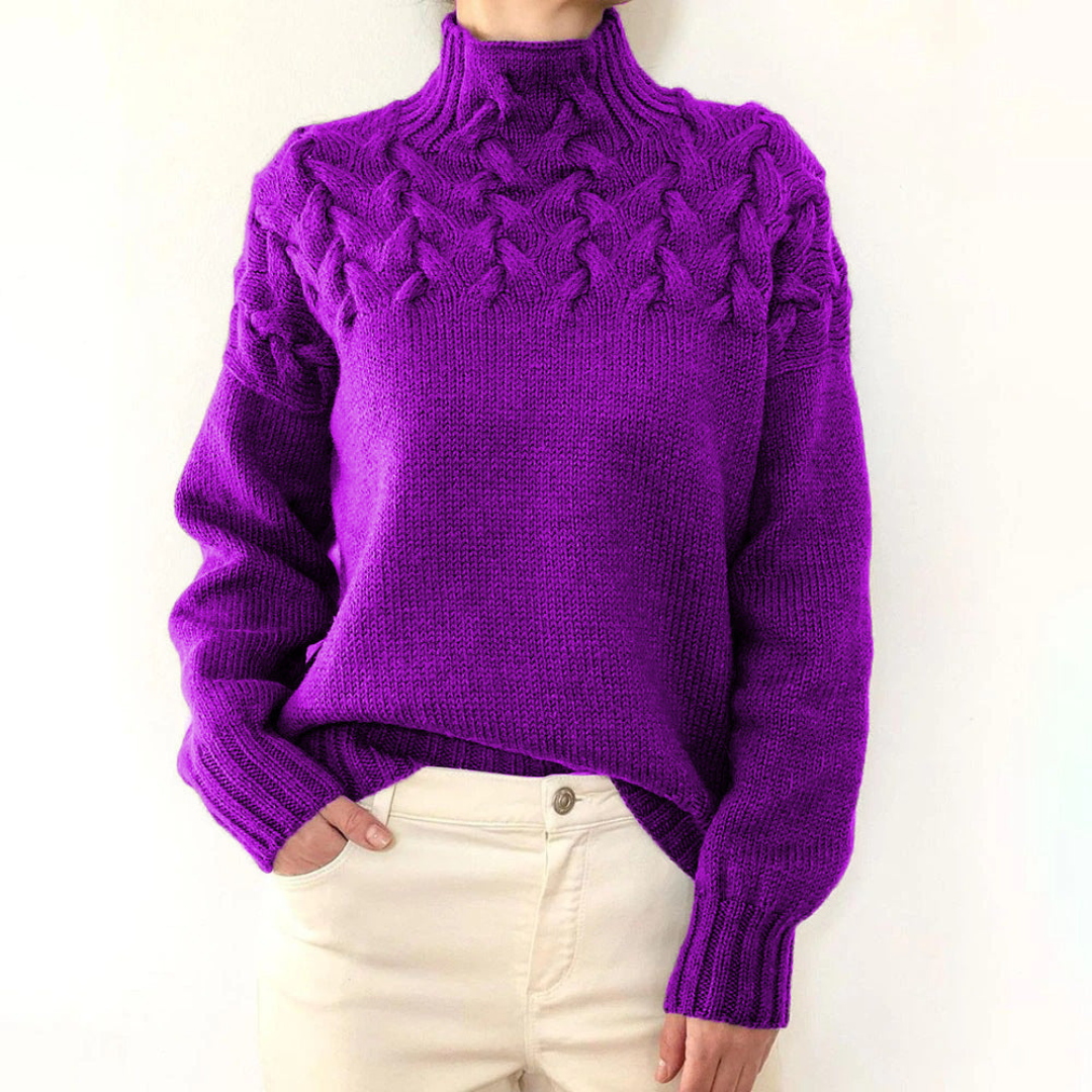 Maglione donna Noelia a collo alto con motivo lavorato e incrocio elegante, perfetto per look invernali moderni e raffinati