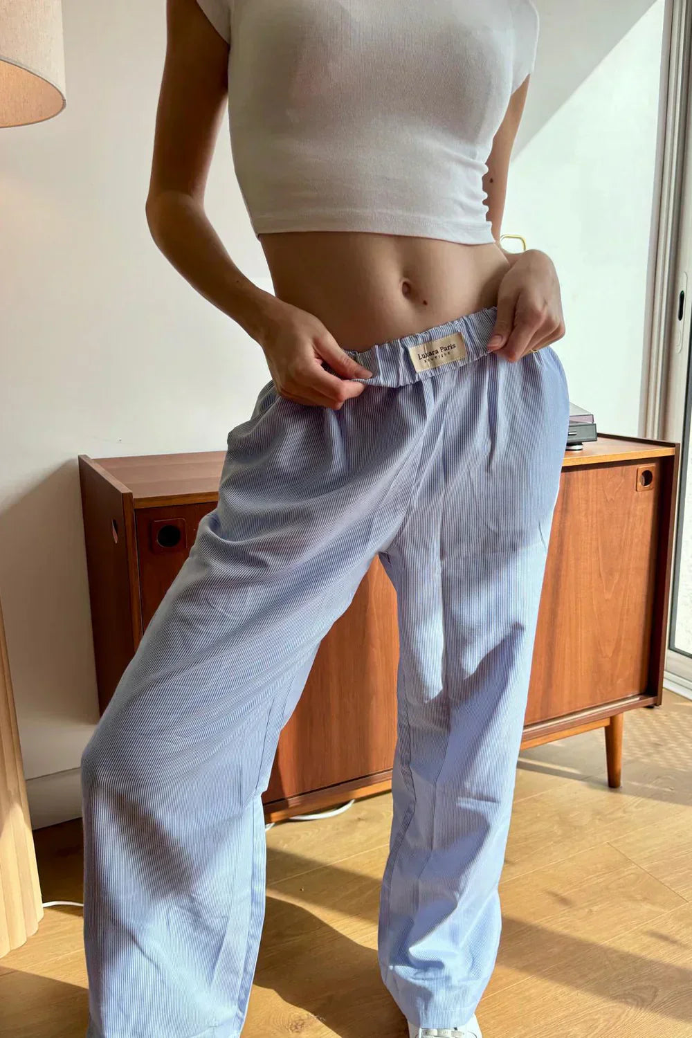 Pantaloni da donna Valeria con taglio fluido e vita sagomata