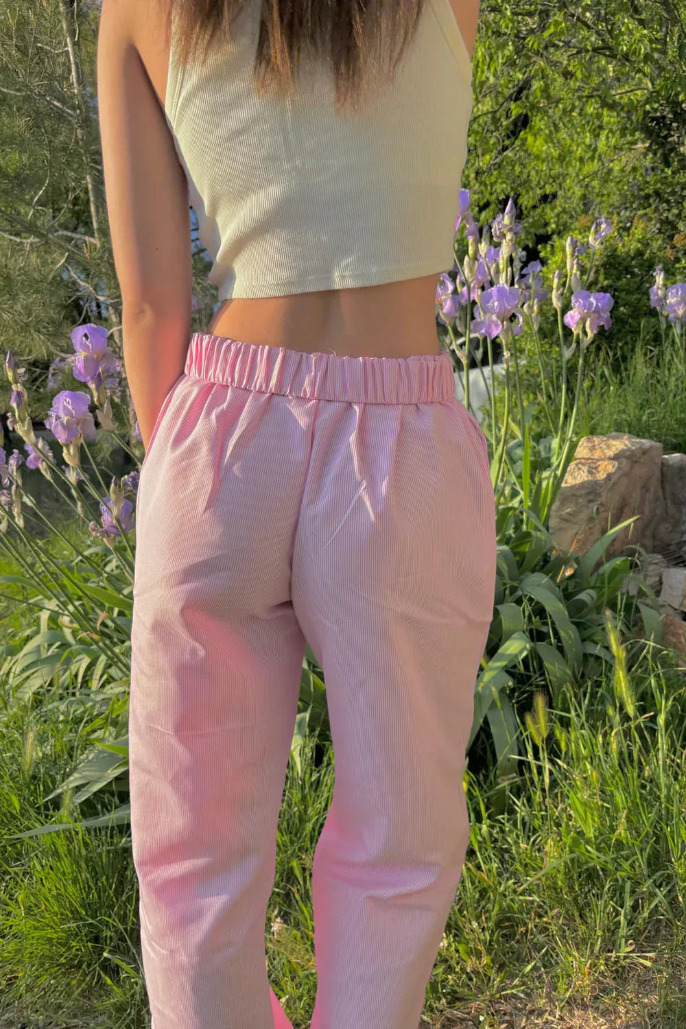 Pantaloni da donna Valeria con taglio fluido e vita sagomata