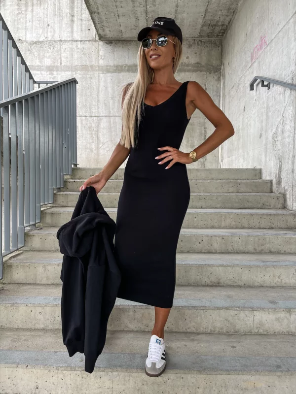 Completo da donna a due pezzi con abito midi e felpa con cappuccio