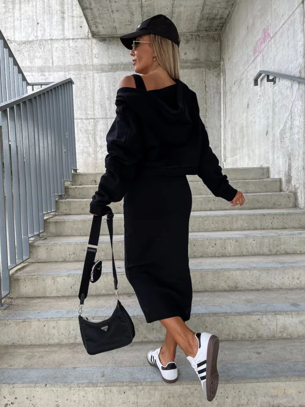Completo da donna a due pezzi con abito midi e felpa con cappuccio