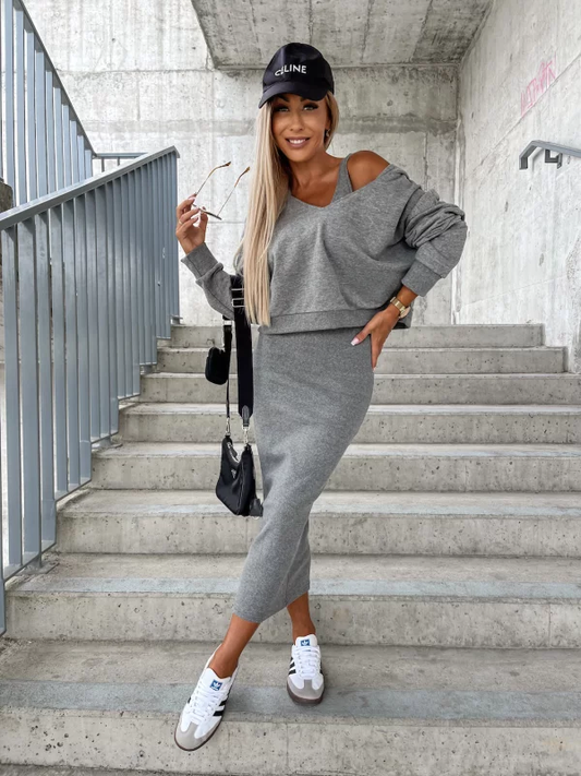 Completo da donna a due pezzi con abito midi e felpa con cappuccio