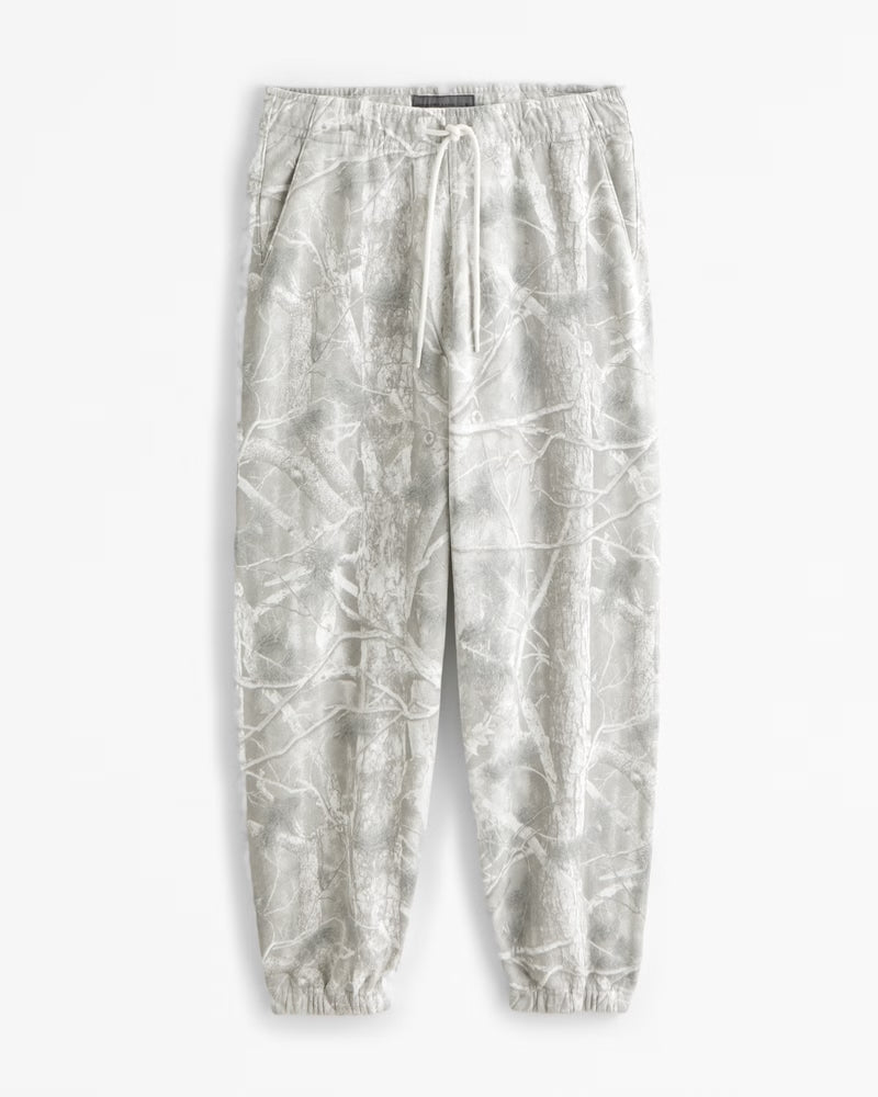 Pantaloni donna Elisa con stampa mimetica, vita elasticizzata e tasche laterali, perfetti per outfit casual e comodi