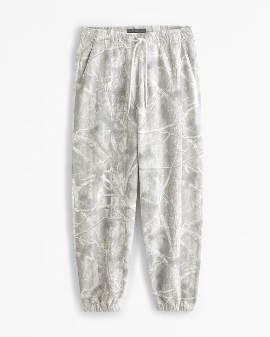 Pantaloni donna Elisa con stampa mimetica, vita elasticizzata e tasche laterali, perfetti per outfit casual e comodi
