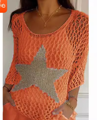 Maglia donna Lia elegante con stampa a stelle delicate su tessuto morbido e confortevole