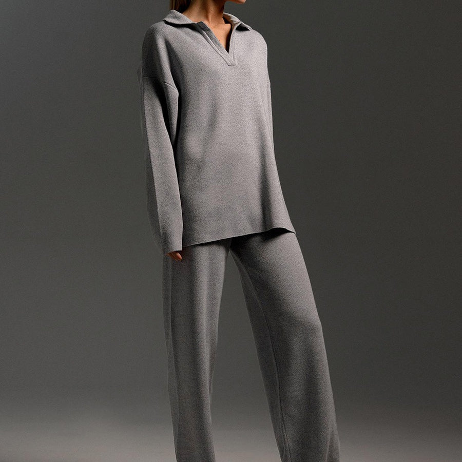 Completo 2 pezzi Avril con top a scollo a V e pantaloni a gamba larga, elegante e rilassato